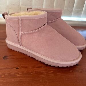 New Crown Vintage Shearling  Micro boots size 9